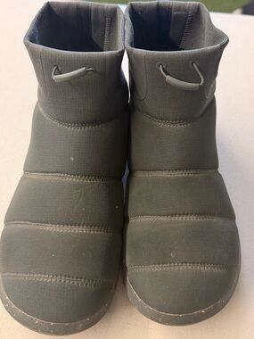 REI men’s and women’s ' Olive Green Quilted Pull-On Boots